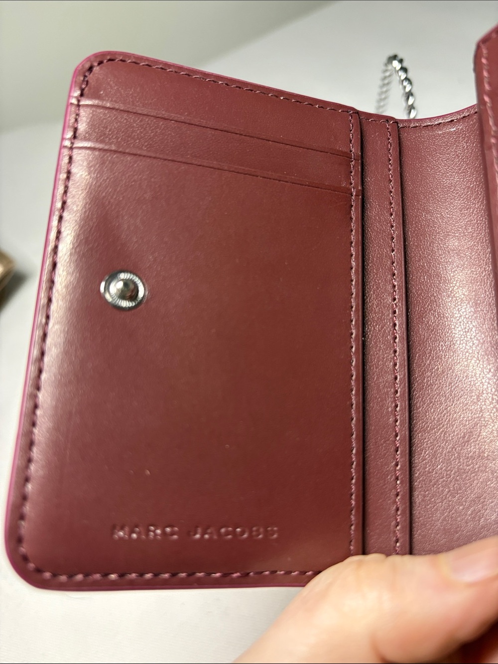 Marc Jacob’s NWOT Saffiano Leather Lipstick Pink Bi-fold Wallet - Picture 5 of 9